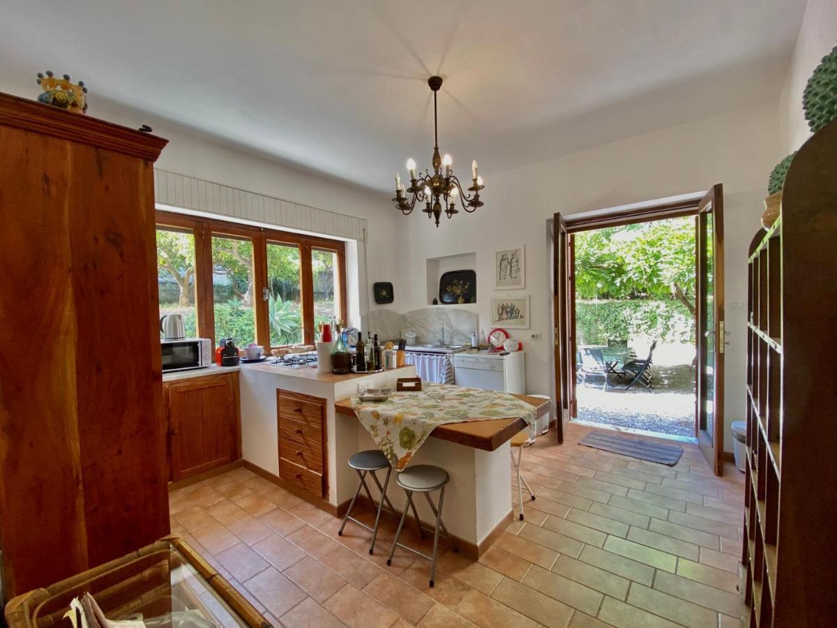 Villa Tana Pacenzia Cefalù Eksteriør billede